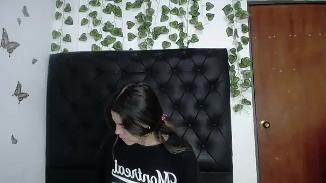 Snapshot of isabel_09 chatting on April 20, 12:30 pm isabel 09 online show from April 20, 12:30 pm