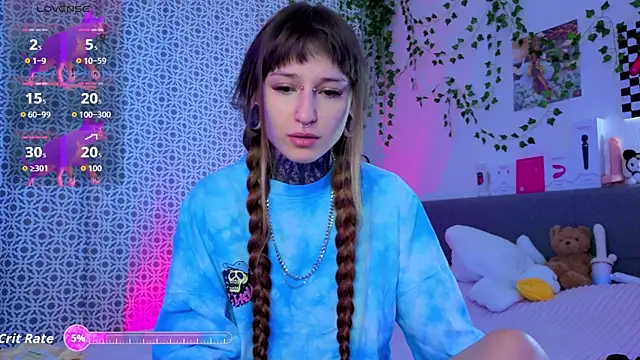 LilithPoison online show from May 3, 6:00 pm