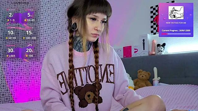 LilithPoison online show from March 8, 6:00 pm