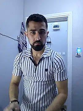 Snapshot of HAMADA__11 chatting on November 30, 5:36 pm HAMADA 11 online show from November 30, 5:36 pm