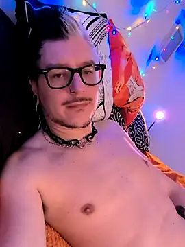 Snapshot of cruiserpup chatting on October 19, 1:14 pm cruiserpup online show from October 19, 1:14 pm