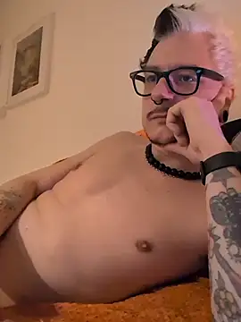 Snapshot of cruiserpup chatting on November 5, 7:17 pm cruiserpup online show from November 5, 7:17 pm