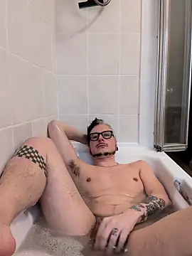 Snapshot of cruiserpup chatting on October 27, 4:19 pm cruiserpup online show from October 27, 4:19 pm