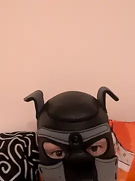 Snapshot of cruiserpup chatting on December 14, 5:18 pm cruiserpup online show from December 14, 5:18 pm