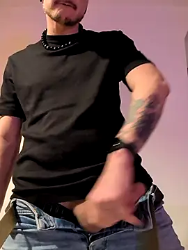 Snapshot of cruiserpup chatting on December 15, 6:47 pm cruiserpup online show from December 15, 6:47 pm