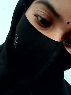 Snapshot of Aaisha-16 chatting on December 23, 3:39 am Aaisha-16 online show from December 23, 3:39 am