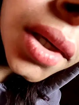 Snapshot of Aaisha-16 chatting on February 12, 3:39 am Aaisha-16 online show from February 12, 3:39 am