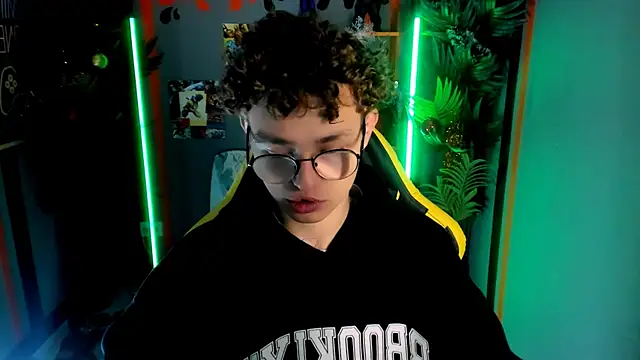 NathanCurl online show from December 21, 10:28 am