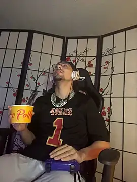 Snapshot of daddycreampies chatting on November 20, 8:37 am daddycreampies online show from November 20, 8:37 am