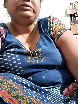 Snapshot of Mmm143 chatting on June 17, 1:32 pm Mmm143 online show from June 17, 1:32 pm