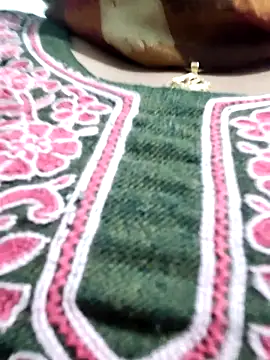 Snapshot of Mmm143 chatting on December 16, 4:28 am Mmm143 online show from December 16, 4:28 am