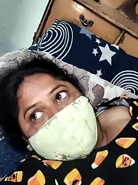 Snapshot of Mmm143 chatting on November 5, 6:05 am Mmm143 online show from November 5, 6:05 am