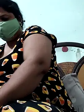 Snapshot of Mmm143 chatting on October 19, 9:45 am Mmm143 online show from October 19, 9:45 am