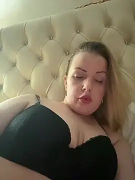 Piccolamonella29 online show from April 17, 8:44 pm