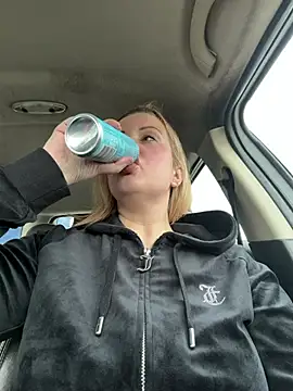 Piccolamonella29 online show from February 10, 11:20 am