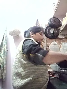 Snapshot of aliya-jaan71 chatting on January 15, 10:07 am aliya-jaan71 online show from January 15, 10:07 am