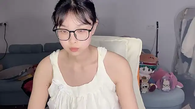 Akong11 online show from April 19, 2:29 pm