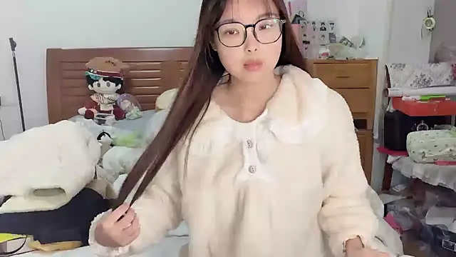 Snapshot of Akong11 chatting on October 28, 9:58 pm Akong11 online show from October 28, 9:58 pm