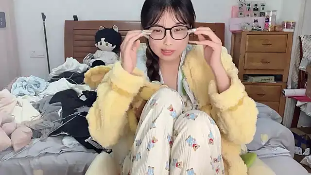 Snapshot of Akong11 chatting on November 26, 2:50 pm Akong11 online show from November 26, 2:50 pm