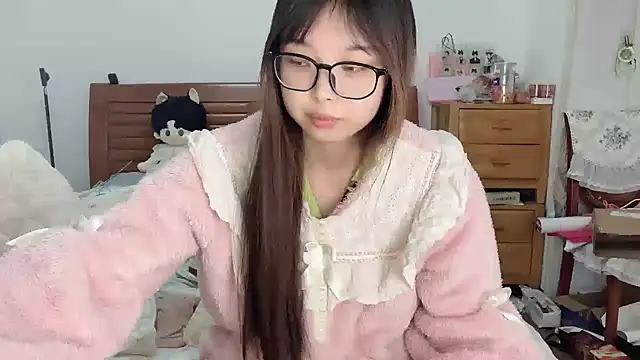 Snapshot of Akong11 chatting on December 2, 3:19 am Akong11 online show from December 2, 3:19 am