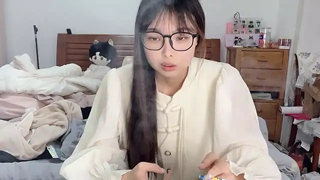 Snapshot of Akong11 chatting on November 28, 6:24 am Akong11 online show from November 28, 6:24 am