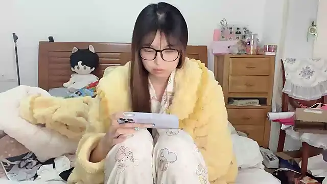 Akong11 online show from December 5, 2:32 am