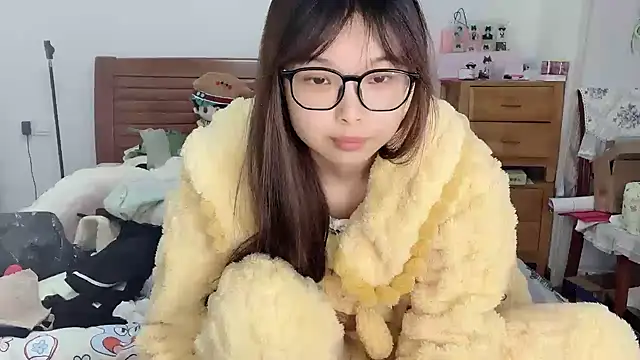 Snapshot of Akong11 chatting on November 15, 2:15 am Akong11 online show from November 15, 2:15 am