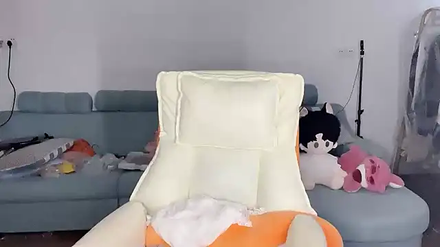 Akong11 online show from February 4, 5:02 am