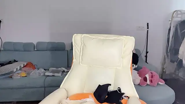 Akong11 online show from February 5, 4:30 am