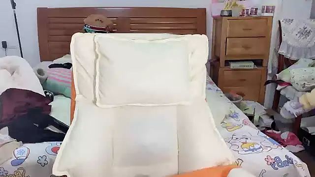 Snapshot of Akong11 chatting on November 10, 11:21 pm Akong11 online show from November 10, 11:21 pm