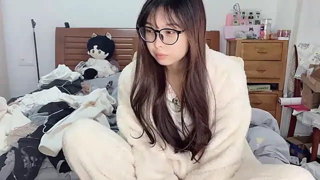 Snapshot of Akong11 chatting on November 26, 2:44 am Akong11 online show from November 26, 2:44 am