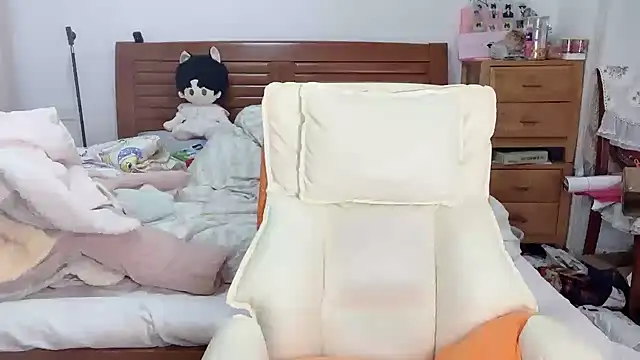 Snapshot of Akong11 chatting on November 30, 2:45 am Akong11 online show from November 30, 2:45 am