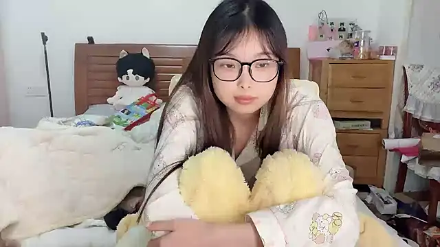 Akong11 online show from December 4, 2:27 pm