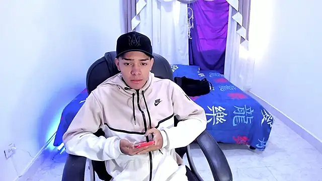 Hunteer Boy online show from October 18, 1:24 pm