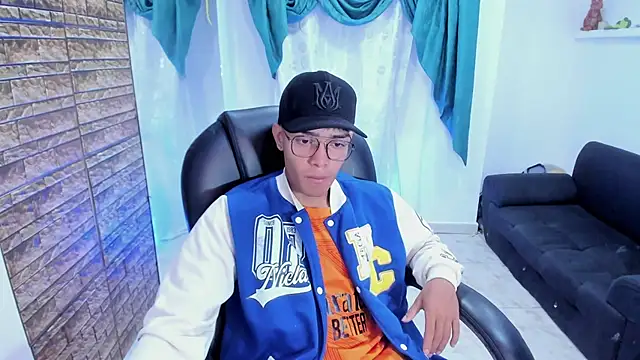 Hunteer Boy online show from September 30, 7:53 pm