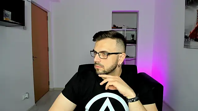 Snapshot of Jace_Thorne chatting on November 1, 5:18 pm Jace Thorne online show from November 1, 5:18 pm