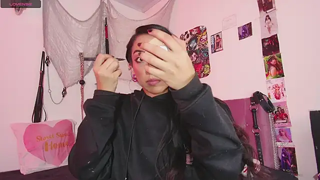 Snapshot of agathaaiko6 chatting on December 3, 12:55 am agathaaiko6 online show from December 3, 12:55 am