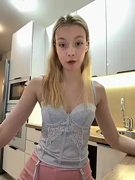 FriendlyFire 18 online show from March 22, 9:38 pm