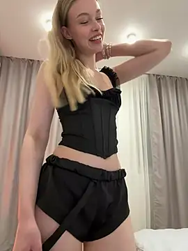 FriendlyFire 18 online show from April 16, 9:39 pm