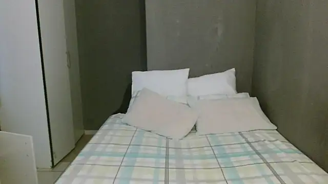 Snapshot of Lillyan_N chatting on June 7, 8:19 am Lillyan N online show from June 7, 8:19 am