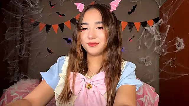 Snapshot of BahaiHeaven chatting on October 31, 11:18 am BahaiHeaven online show from October 31, 11:18 am