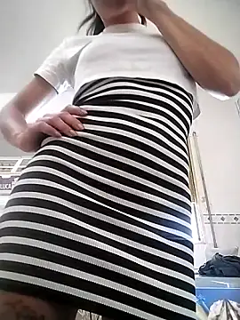 Snapshot of Lauraxxsteen chatting on June 2, 11:32 am Lauraxxsteen online show from June 2, 11:32 am
