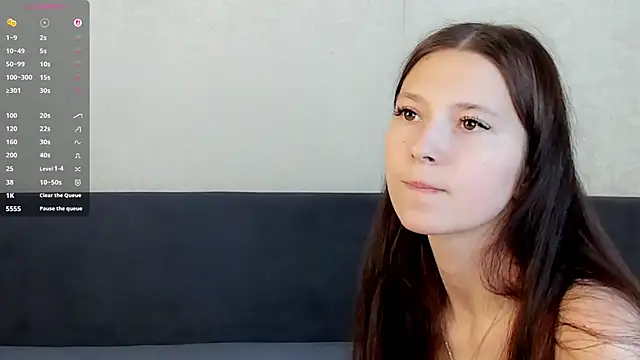 GabrielleLynchard online show from October 13, 7:04 pm
