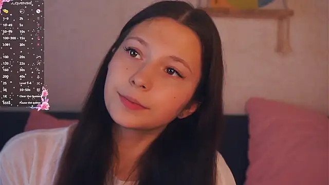 GabrielleLynchard online show from October 27, 7:15 pm