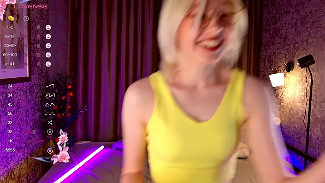 AlettaEve online show from November 17, 3:27 pm