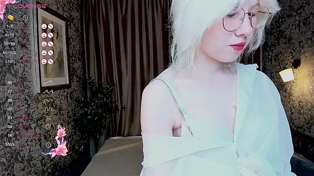 Snapshot of AlettaEve chatting on October 10, 1:23 pm AlettaEve online show from October 10, 1:23 pm