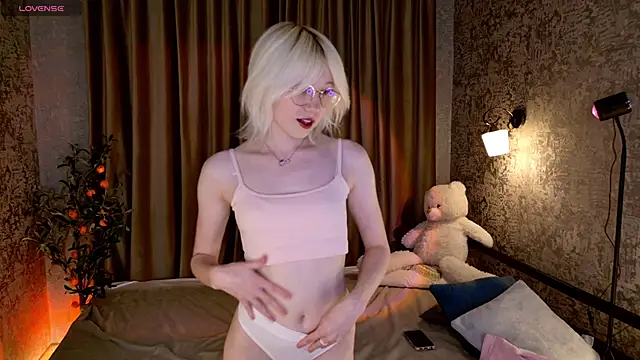 AlettaEve online show from November 6, 5:06 pm