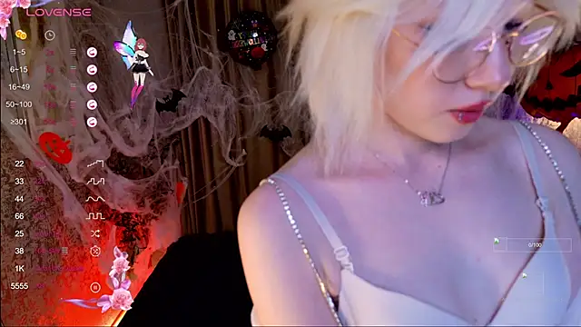 AlettaEve online show from October 30, 3:09 pm