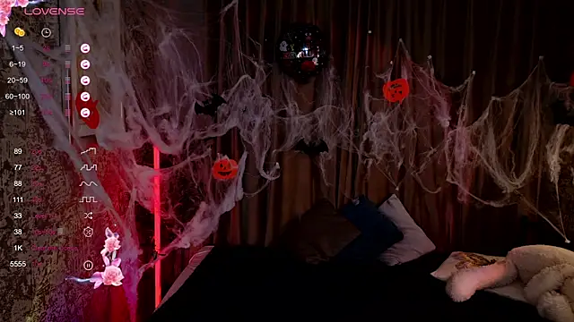 AlettaEve online show from October 25, 3:34 pm