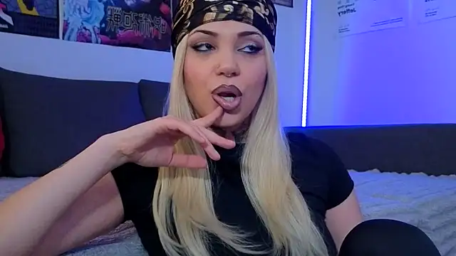 KiraQuinn1 online show from March 31, 3:14 pm